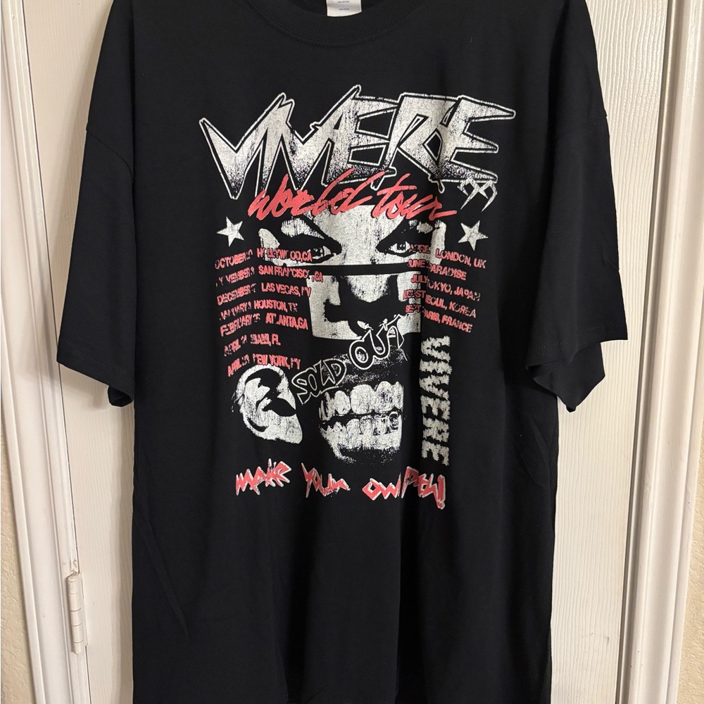 Vivere world tour Black Graphic T-Shirt